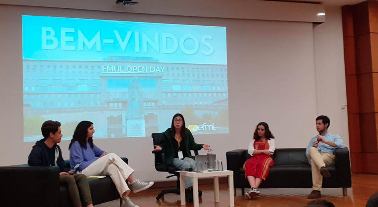 Alunas do Secundário no Open Day da Faculdade de Medicina